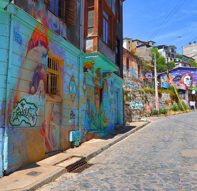valparaiso_graffiti_street_art_top-14-graffiti-cities_5320755_640