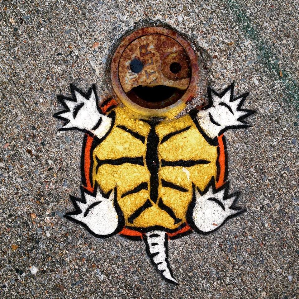graffiti_street_art_gutter_turned_in_to_turtle